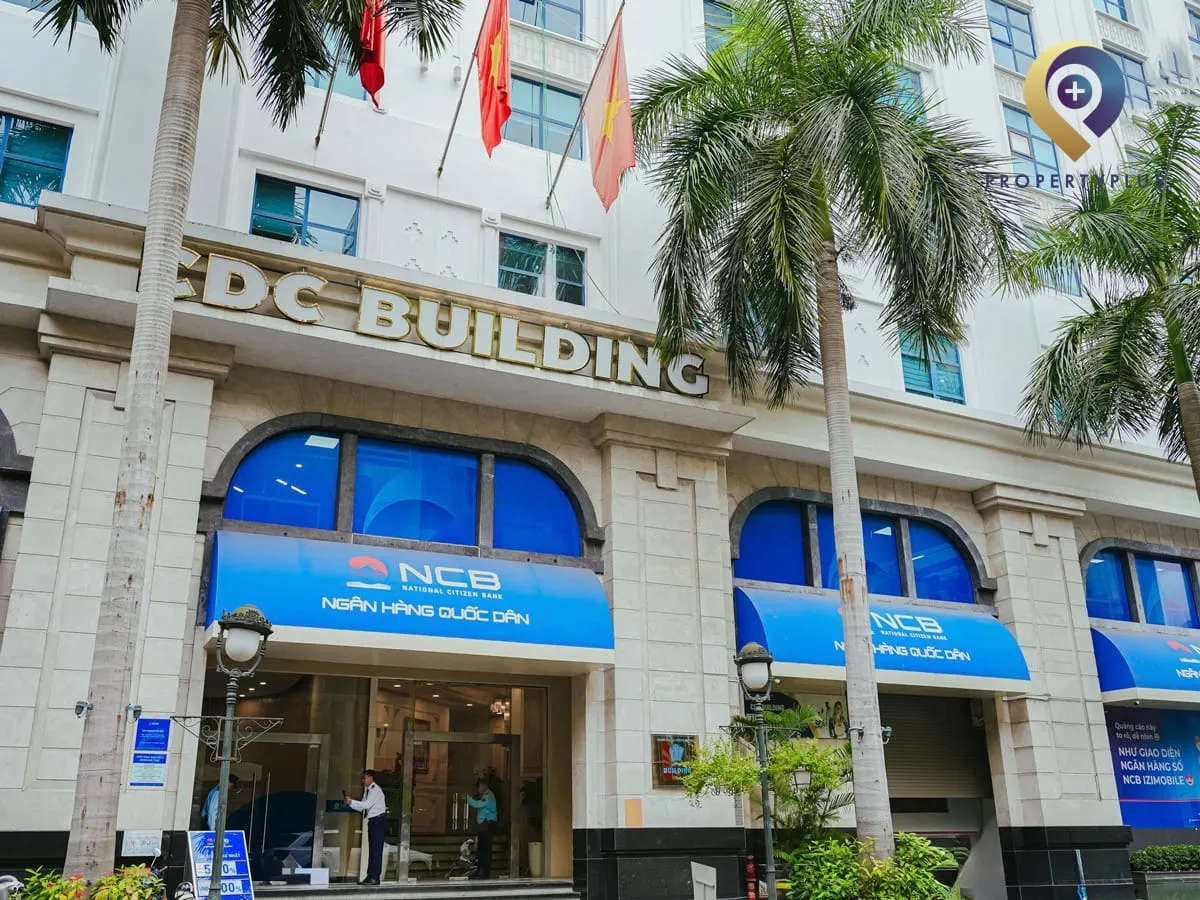 Lối vào chính của tòa nhà CDC Building tại Hà Nội.